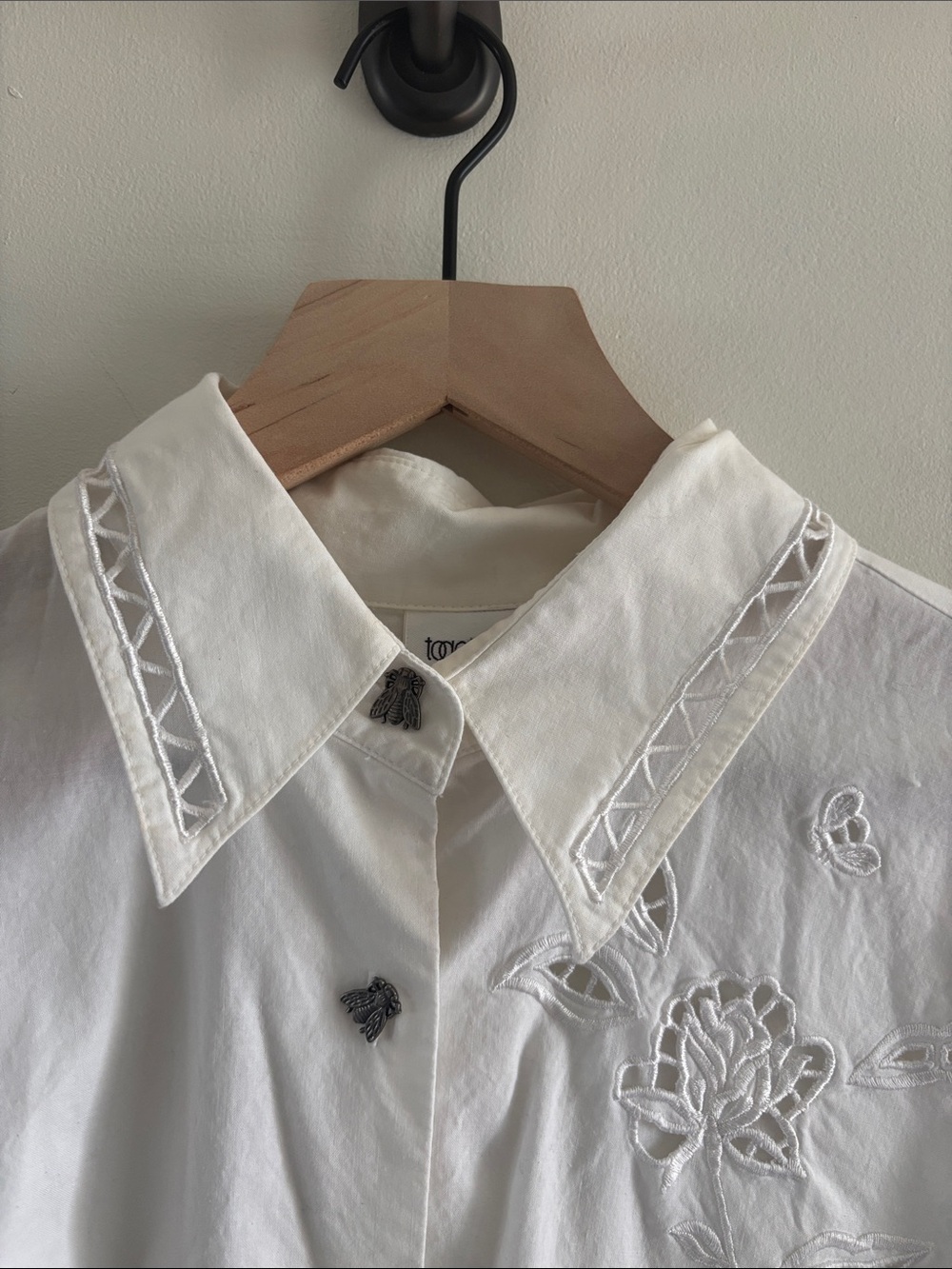 VTG Together • 100% cotton embroidered white button up with metal bug buttons. - Picture 3 of 9